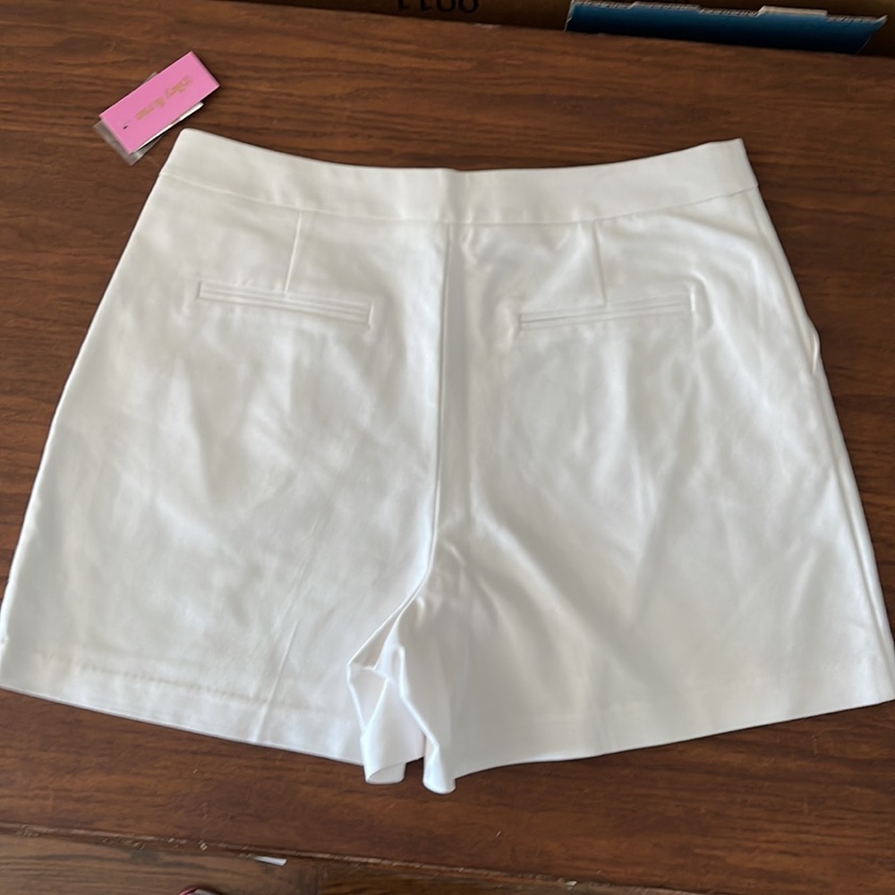 Riley & Rae white shorts - Picture 2 of 6